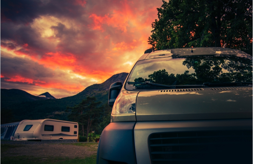 Vendre Son Camping Car with sunset